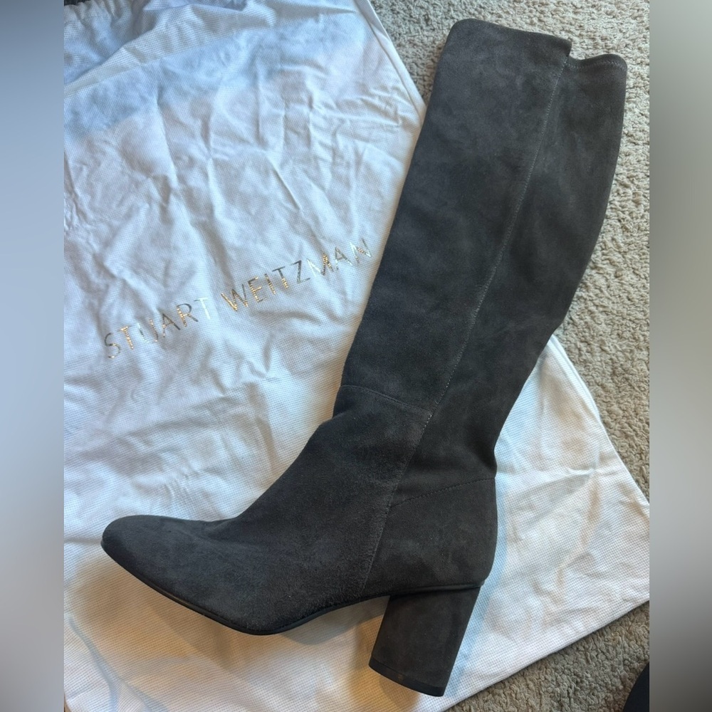 Stuart Weitzman Eloise 75 in Asphalt suede. - Picture 2 of 5